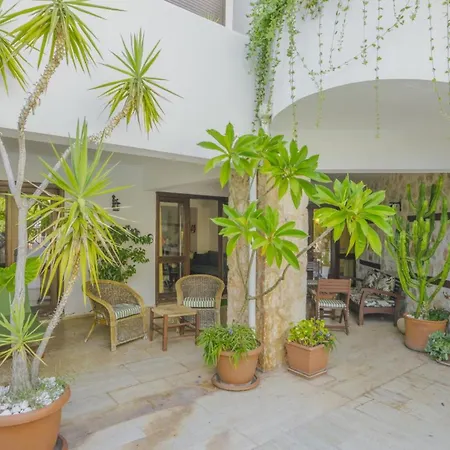 펜션 With Garden Shared Pool - 4 Min From *