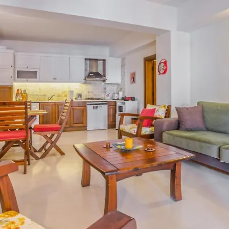 펜션 With Garden Shared Pool - 4 Min From *